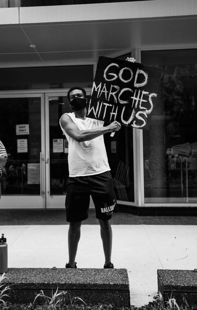 "God marches with us" sign in peaceful protest in the US in June 2020