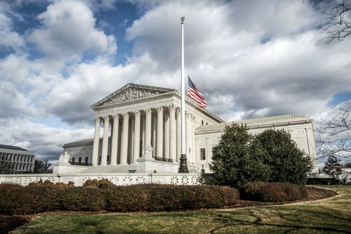 A photo of the US Supreme Court building.